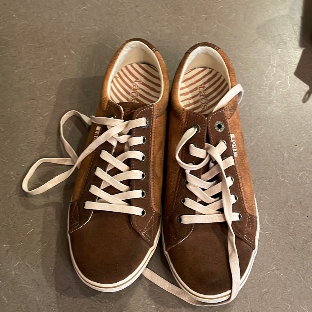 Taos Footwear Women’s size 11 Retro Star Sneakers